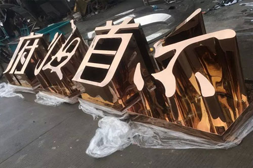 �½���־���